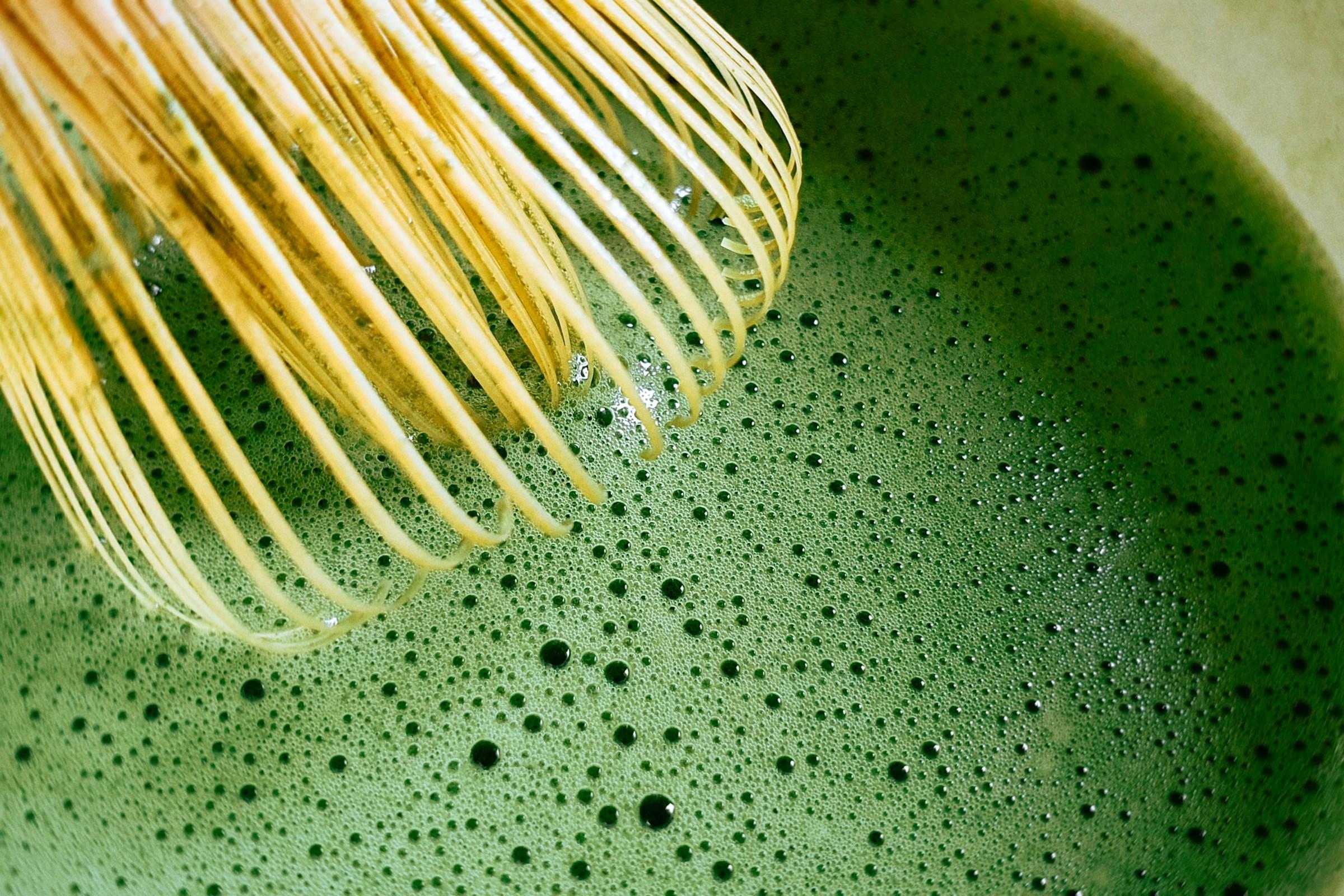 Deze HEMA strawberry matcha met softijs kost maar €2,49 en is onweerstaanbaar lekker